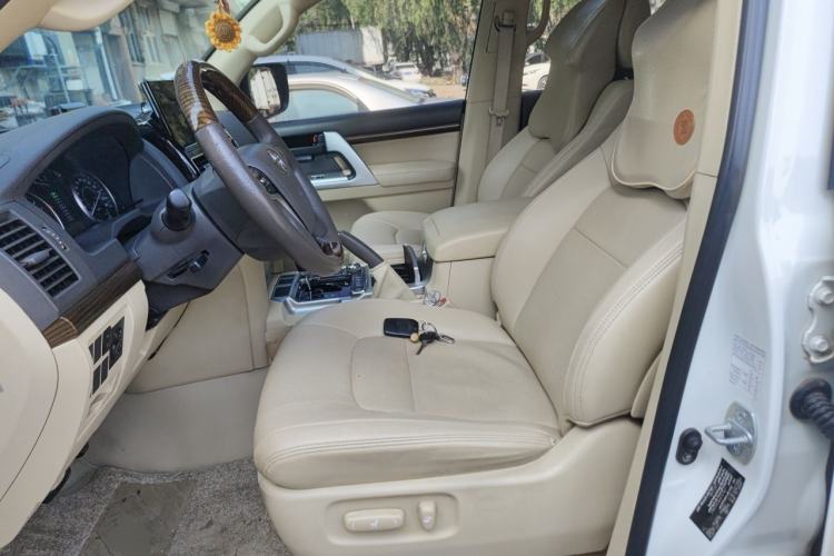 Used Toyota Land Cruiser 2017 4.0L GX-R Sunroof – Middle East Left Front Seat