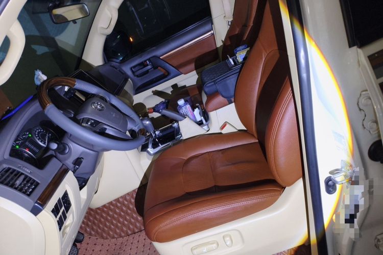 Used Toyota Land Cruiser 2017 4.0L 5-Seater Automatic Transmission Middle East Version Left Front Seat
