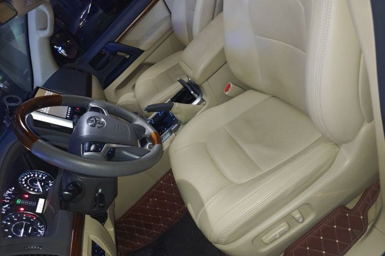 Used Toyota Land Cruiser 2017 4.0L GX-R Sunroof – Middle East Left Front Seat