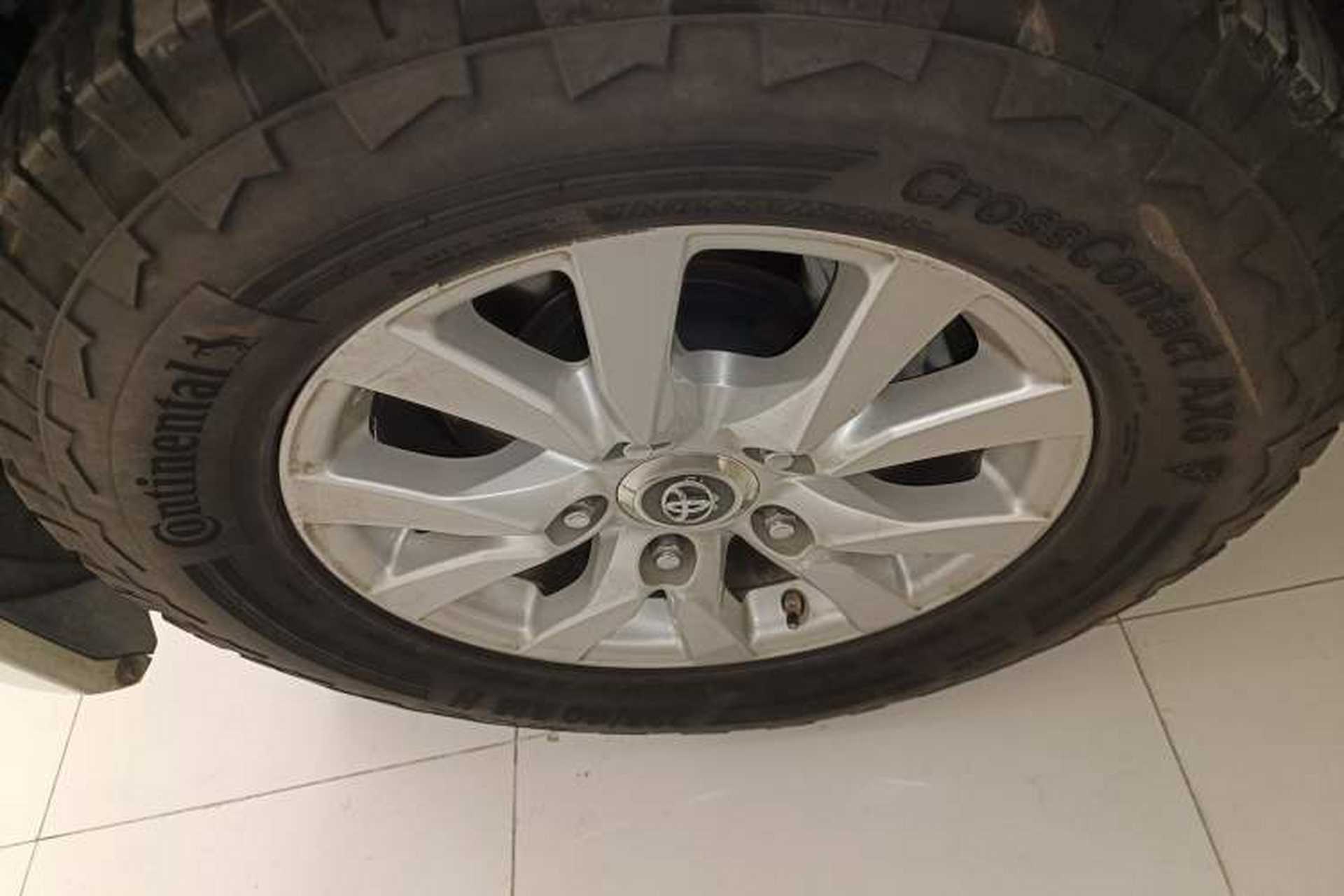 Used Toyota Land Cruiser 2017 4.0 GX-R Aluminum Wheels No Sunroof High-End Version—Middle East Market Left Front Wheel Hub