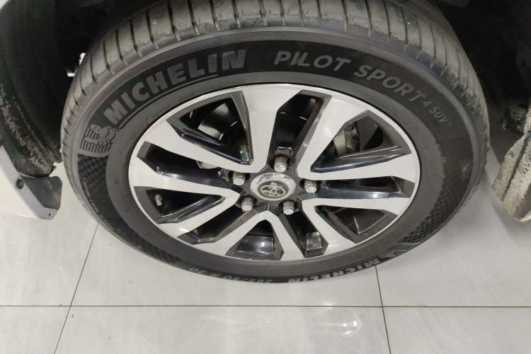 Used Toyota Land Cruiser 2017 4.0L Automatic Parallel Import Left Front Wheel Hub