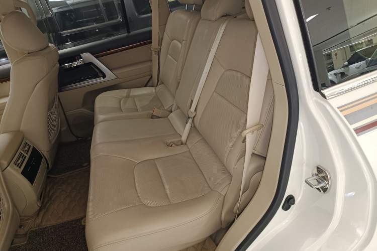 Used Toyota Land Cruiser 2017 4.0 GX-R Aluminum Wheels No Sunroof High-End Version—Middle East Market Left Rear Seat