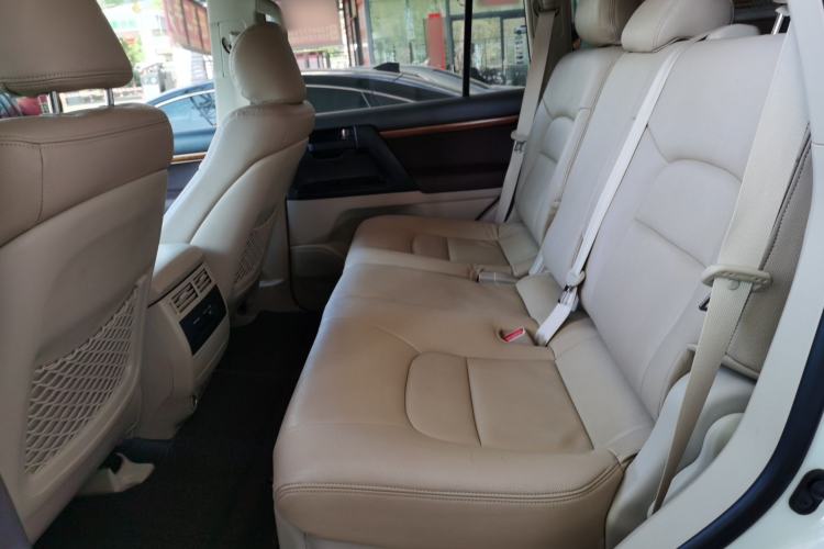 Used Toyota Land Cruiser 2017 4.0 GX-R Dual Fuel Dual Differential – Middle East Left Rear Seat