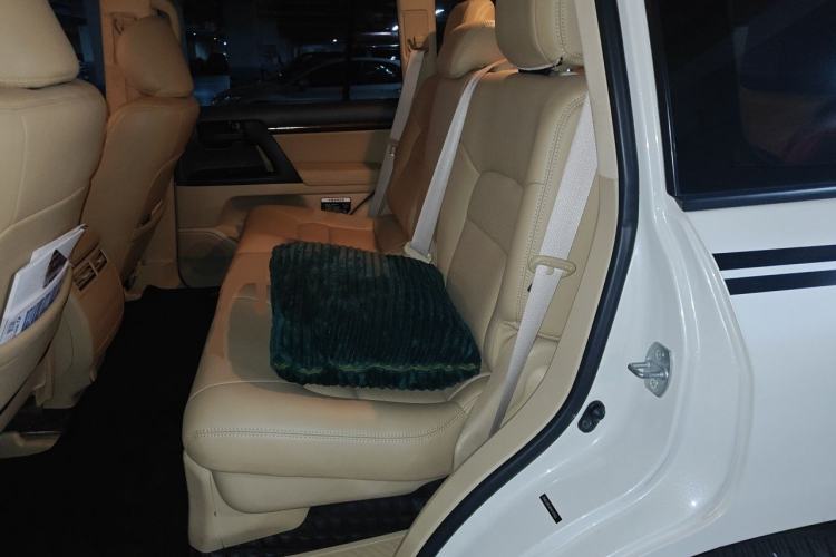 Used Toyota Land Cruiser 2017 4.0L 5-Seater Automatic Transmission Middle East Version Left Rear Seat
