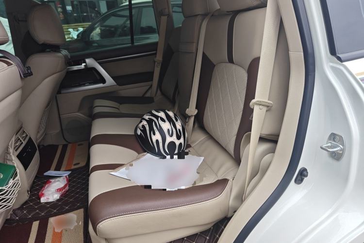Used Toyota Land Cruiser 2017 4.0 GX-R Dual Fuel Dual Differential – Middle East Left Rear Seat