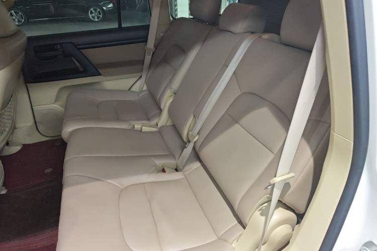 Used Toyota Land Cruiser 2017 4.0L Automatic Parallel Import Left Rear Seat