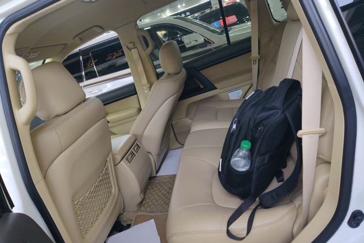 Used Toyota Land Cruiser 2017 4.0 GX-R Aluminum Wheels No Sunroof High-End Version—Middle East Market Left Rear Seat