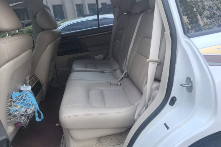 Used Toyota Land Cruiser 2017 4.0L GX-R Sunroof – Middle East Left Rear Seat