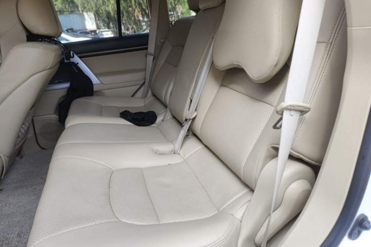 Used Toyota Land Cruiser 2017 4.0L GX-R Sunroof – Middle East Left Rear Seat