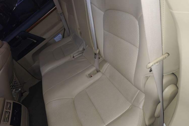 Used Toyota Land Cruiser 2017 4.0L GX-R Sunroof – Middle East Left Rear Seat
