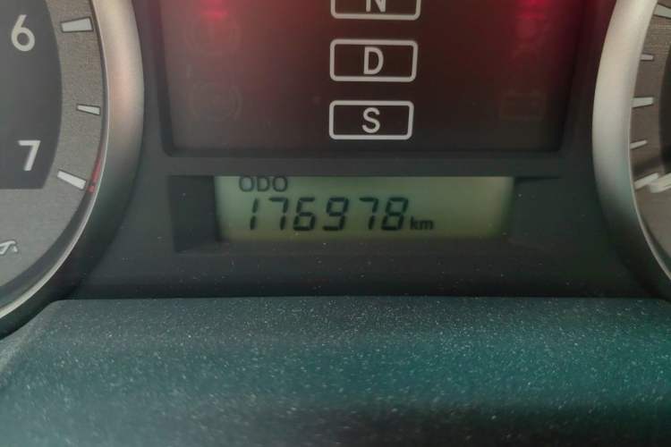 Used Toyota Land Cruiser 2017 4000 Refrigerator Basic Version with No Electric Base Odometer Close Up