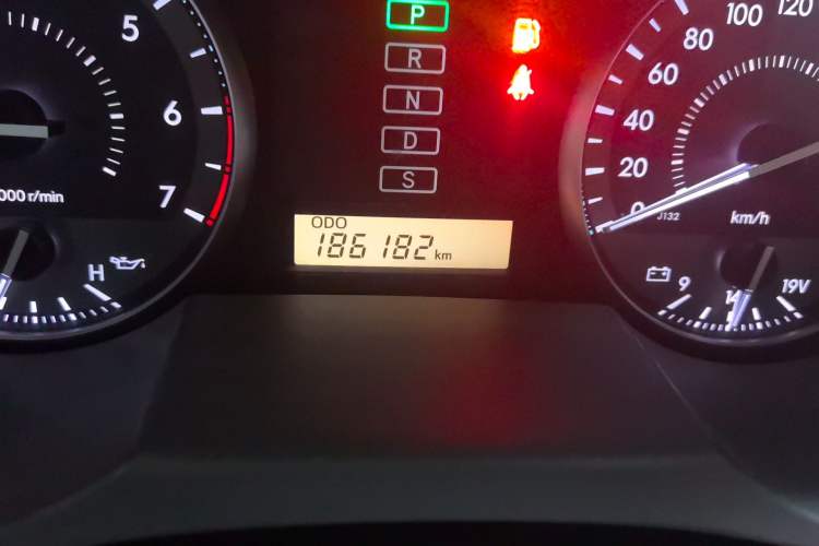 Used Toyota Land Cruiser 2017 4.0L Automatic Parallel Import Odometer Close Up