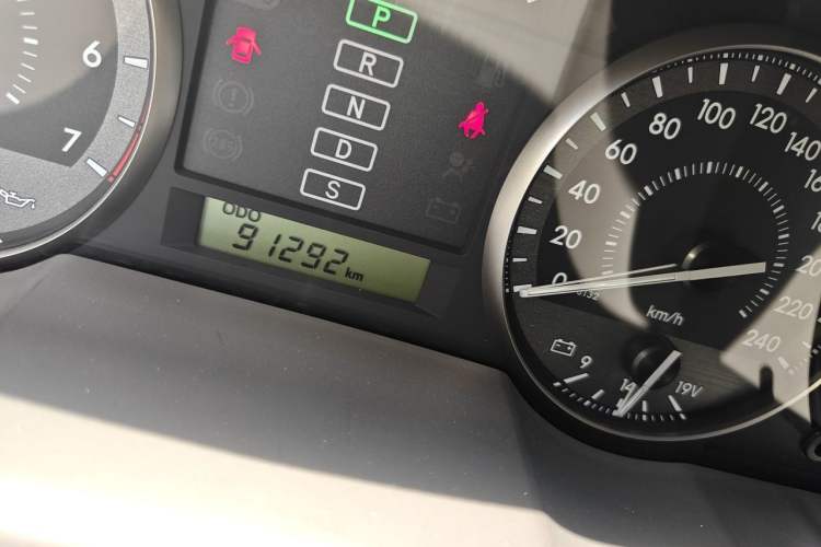 Used Toyota Land Cruiser 2017 4.0L Automatic Parallel Import Odometer Close Up