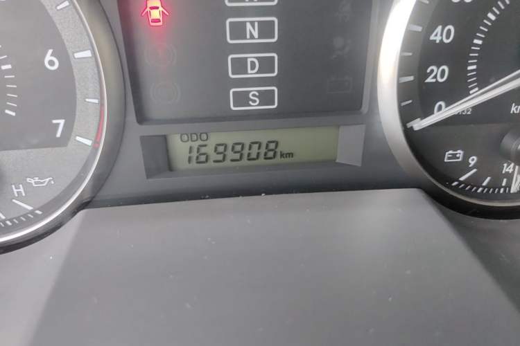 Used Toyota Land Cruiser 2017 4.0L GX-R Sunroof – Middle East Odometer Close Up