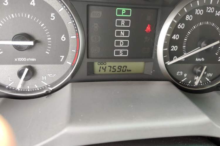 Used Toyota Land Cruiser 2017 4.0L GX 5-Seater U.S. Specification Odometer Close Up
