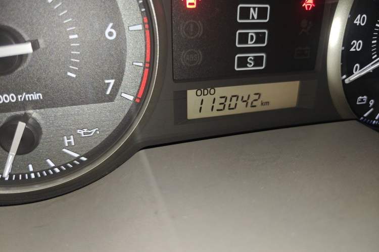 Used Toyota Land Cruiser 2017 4.0L GX-R Sunroof – Middle East Odometer Close Up