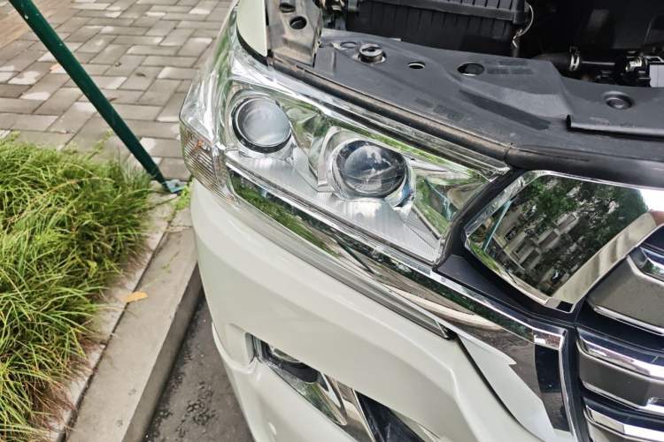 Used Toyota Land Cruiser  Right Front Headlight