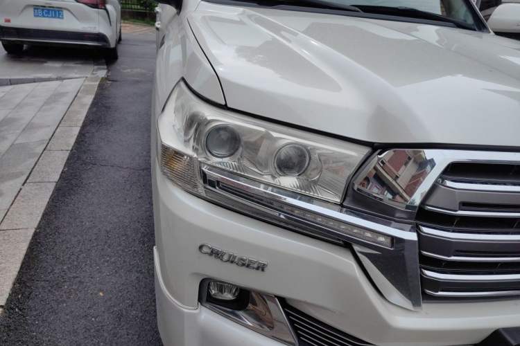 Used Toyota Land Cruiser 2017 4000 Refrigerator Basic Version with No Electric Base Right Front Headlight