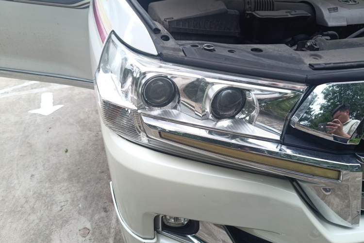 Used Toyota Land Cruiser  Right Front Headlight