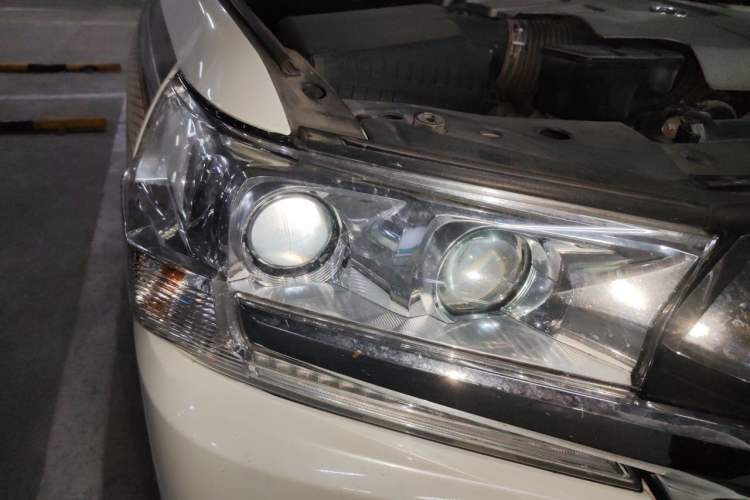 Used Toyota Land Cruiser  Right Front Headlight