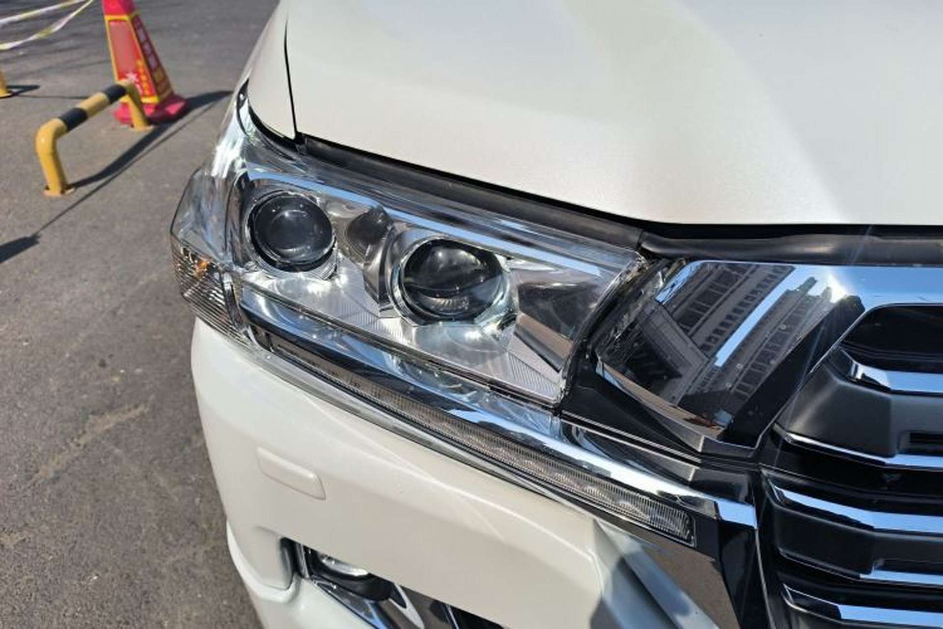 Used Toyota Land Cruiser  Right Front Headlight