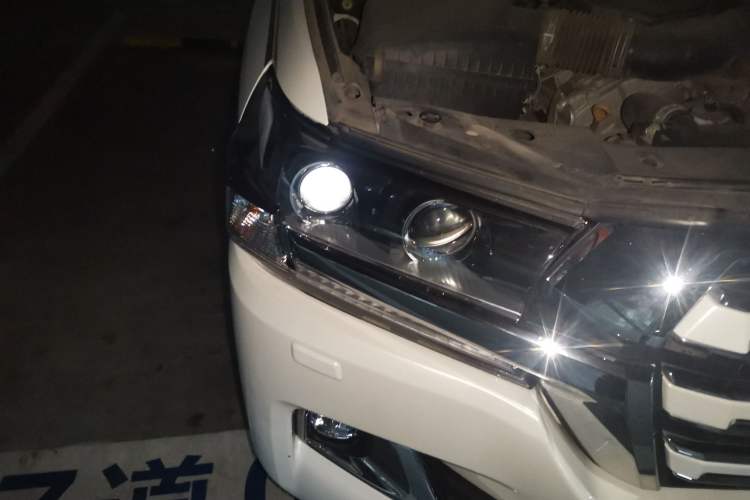 Used Toyota Land Cruiser  Right Front Headlight