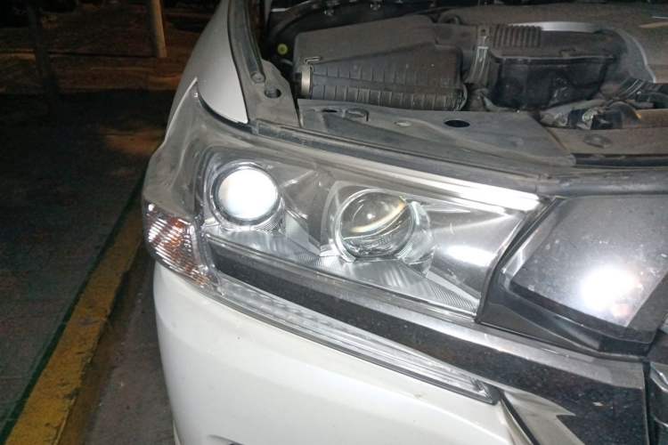 Used Toyota Land Cruiser  Right Front Headlight
