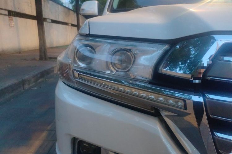 Used Toyota Land Cruiser  Right Front Headlight