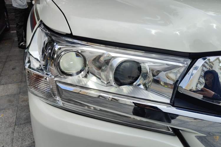 Used Toyota Land Cruiser  Right Front Headlight