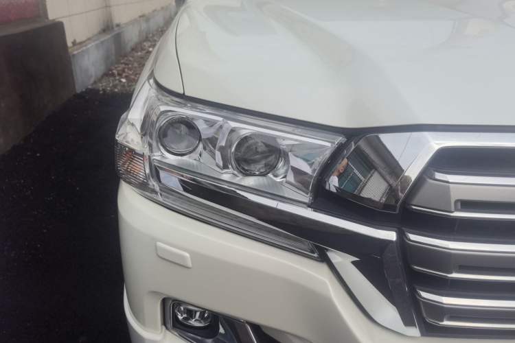 Used Toyota Land Cruiser  Right Front Headlight