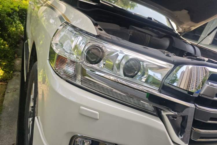 Used Toyota Land Cruiser  Right Front Headlight