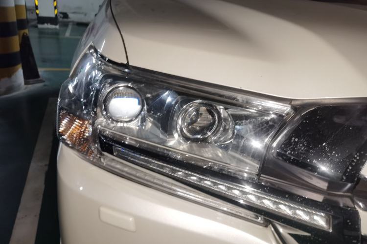 Used Toyota Land Cruiser  Right Front Headlight