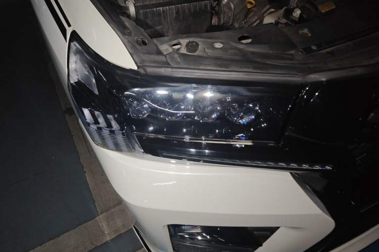 Used Toyota Land Cruiser 2017 4.0L 5-Seater Automatic Transmission Middle East Version Right Front Headlight