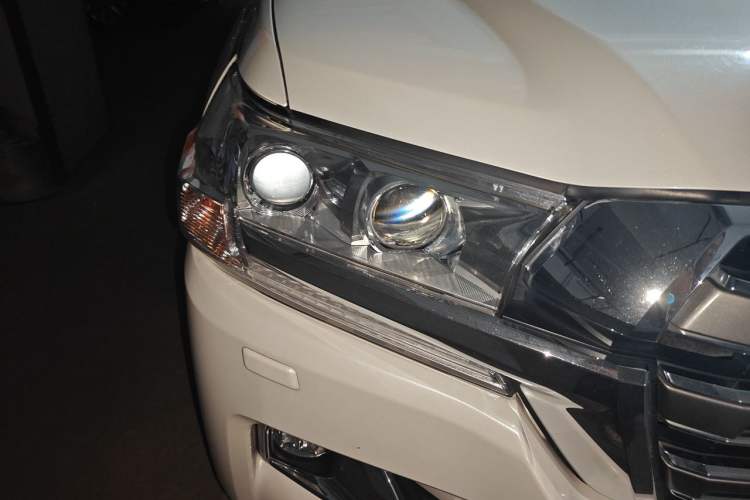 Used Toyota Land Cruiser  Right Front Headlight