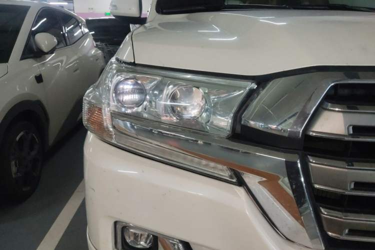 Used Toyota Land Cruiser  Right Front Headlight