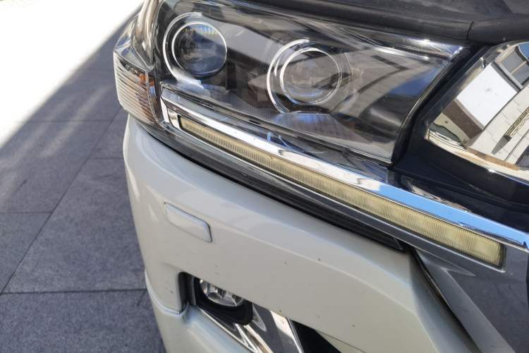 Used Toyota Land Cruiser  Right Front Headlight
