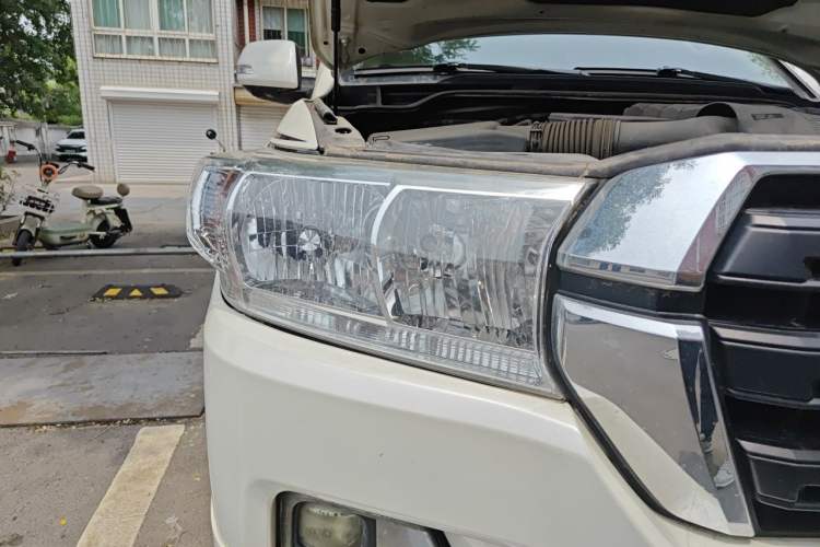 Used Toyota Land Cruiser  Right Front Headlight