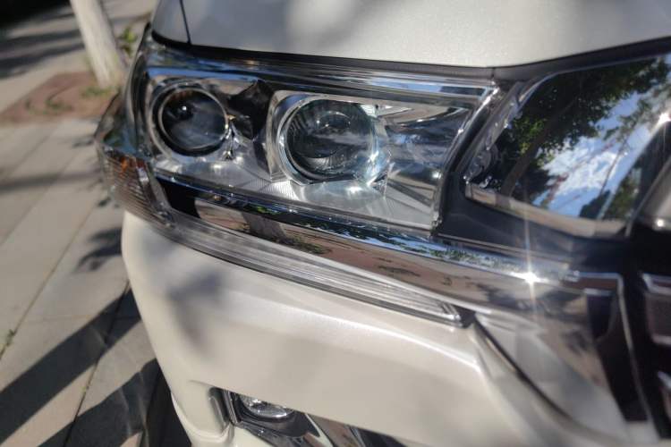 Used Toyota Land Cruiser  Right Front Headlight