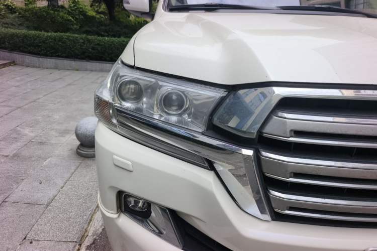 Used Toyota Land Cruiser  Right Front Headlight