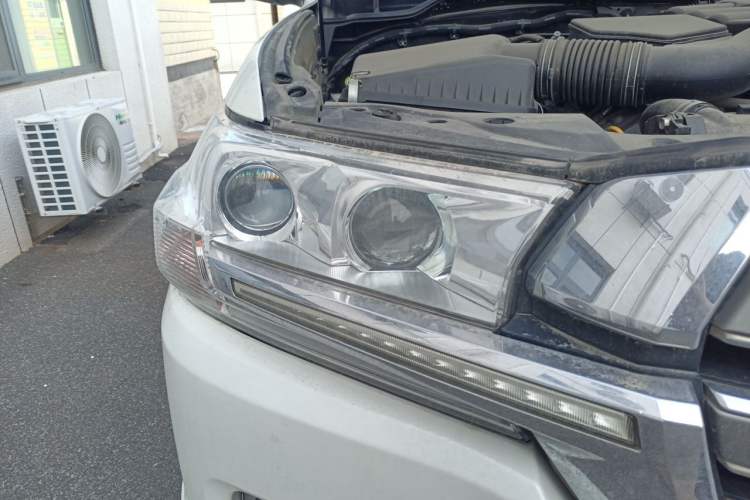 Used Toyota Land Cruiser 2017 4.0L Automatic Parallel Import Right Front Headlight