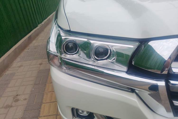 Used Toyota Land Cruiser  Right Front Headlight