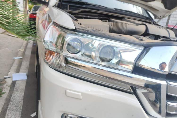 Used Toyota Land Cruiser  Right Front Headlight