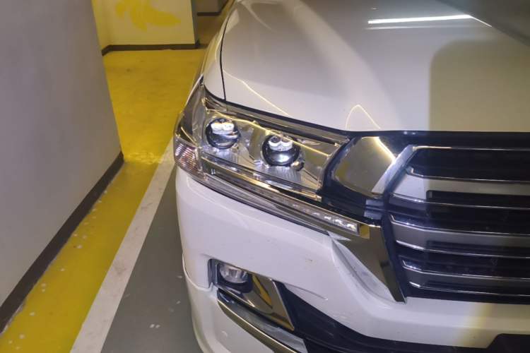 Used Toyota Land Cruiser  Right Front Headlight