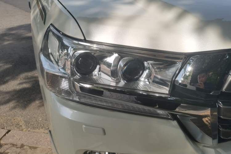Used Toyota Land Cruiser  Right Front Headlight