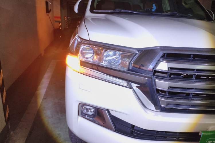 Used Toyota Land Cruiser 2017 4.0L 5-Seater Automatic Transmission Middle East Version Right Front Headlight