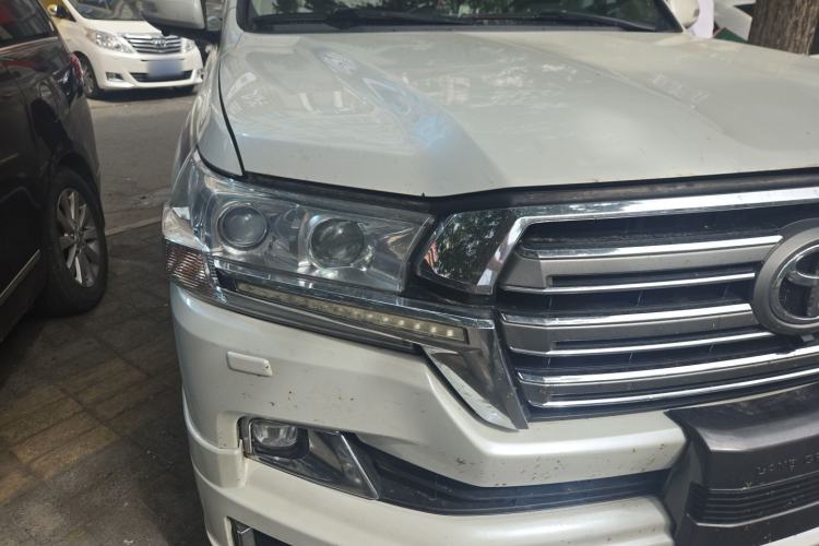 Used Toyota Land Cruiser  Right Front Headlight