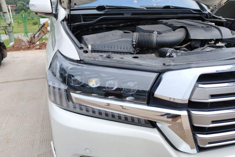 Used Toyota Land Cruiser 2017 4.0L GX 5-Seater U.S. Specification Right Front Headlight