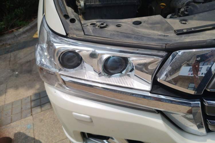 Used Toyota Land Cruiser  Right Front Headlight