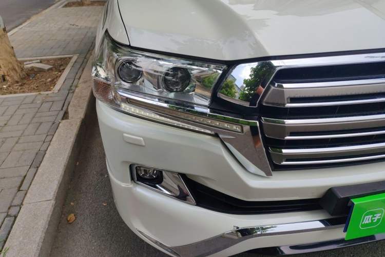 Used Toyota Land Cruiser  Right Front Headlight