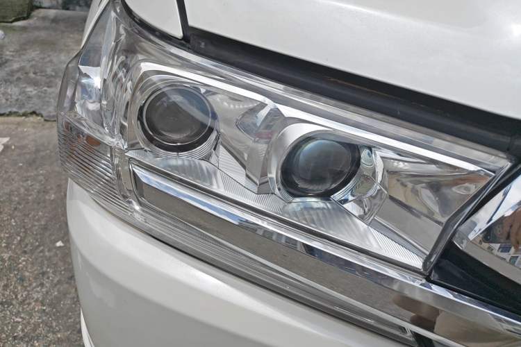 Used Toyota Land Cruiser  Right Front Headlight